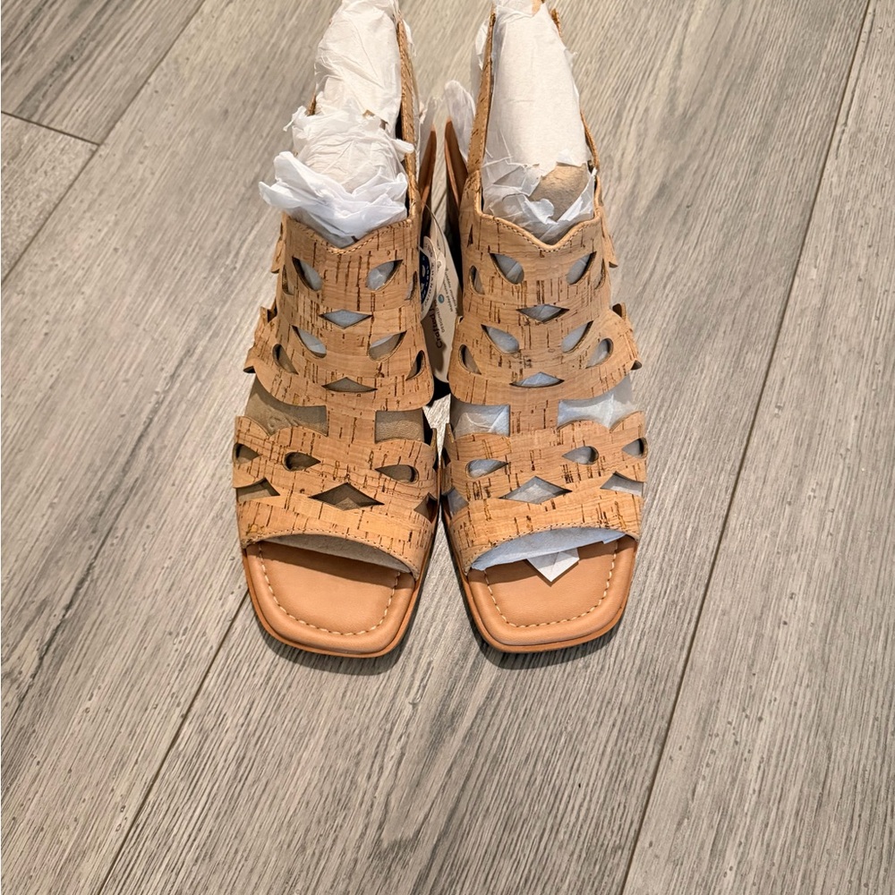 BareTraps Tan Cutout Sandals
